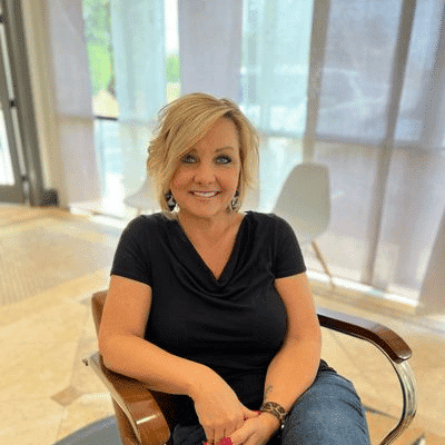 Portrait of Neisha, a professional stylist at Sisu Hair Studio, showcasing their expertise and style.